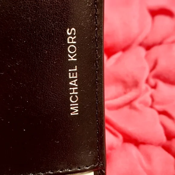 Nwt Michael Kors crossbody and wallet set metallic black and silver signature ♥️